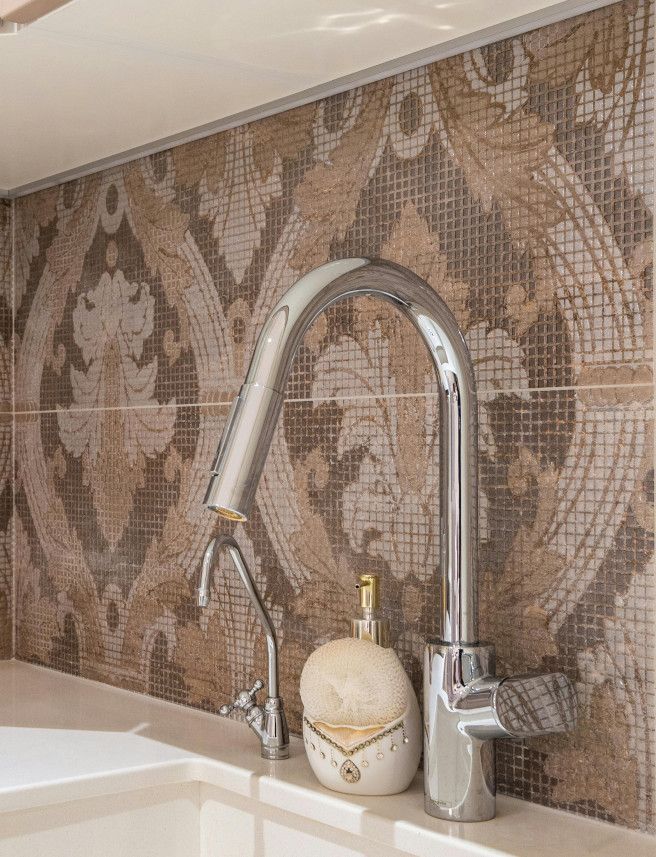 Swansea kitchen backsplash tiled with precision by Daffodil Tiling.